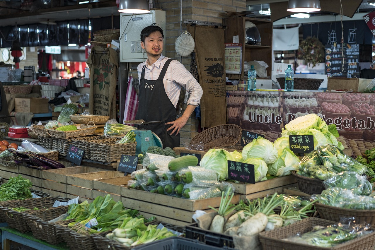 explore the vibrant world of street vendors, where culinary delights and unique handmade goods come to life. discover diverse flavors, local cultures, and the stories behind these bustling small businesses. experience the charm of street markets and the creativity of entrepreneurs on every corner.