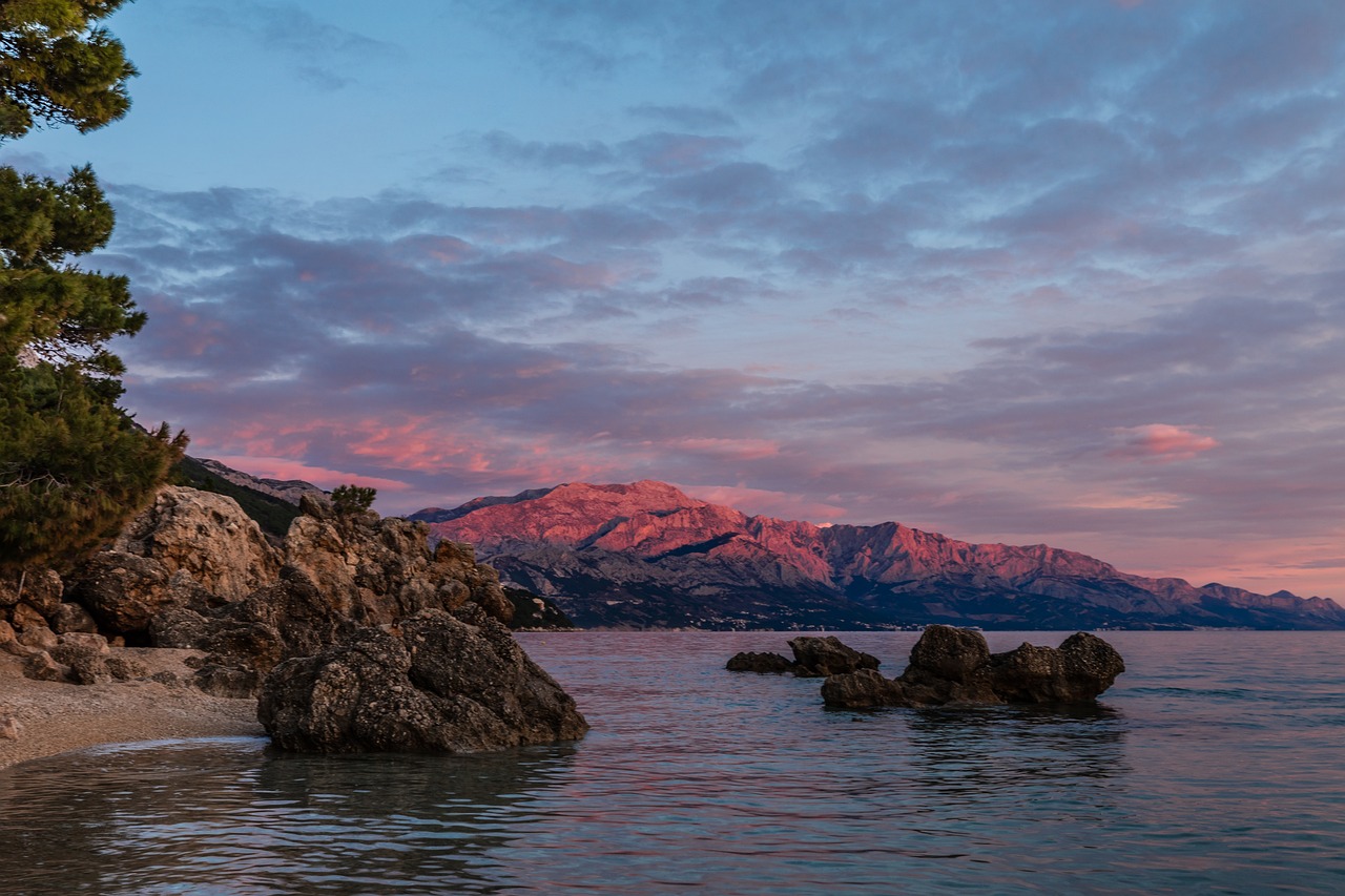 explore the intriguing life of catherine de' medici, a powerful and influential queen of france during the renaissance era. discover her role in shaping french politics, culture, and the tumultuous events of her time.