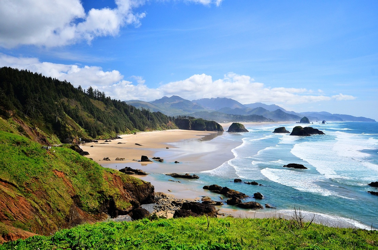 explore the stunning landscapes, vibrant culture, and outdoor adventures that oregon has to offer. from the majestic cascade mountains to the scenic coastline, discover why this pacific northwest gem is a must-visit destination.
