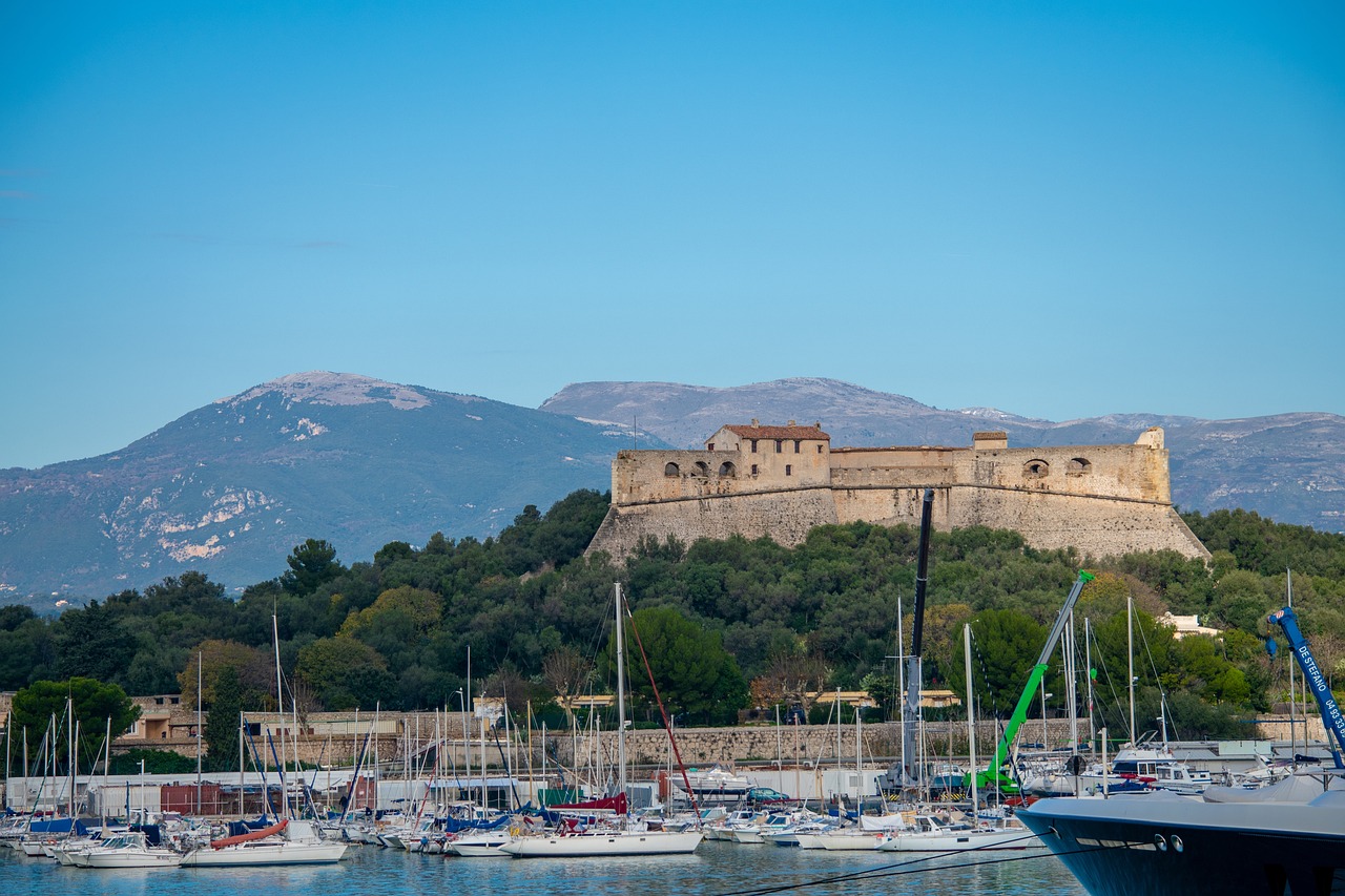 discover the beautiful coastal town of antibes, renowned for its stunning beaches, vibrant art scene, and rich history. explore charming streets, indulge in delicious cuisine, and experience the mediterranean lifestyle in this picturesque destination.